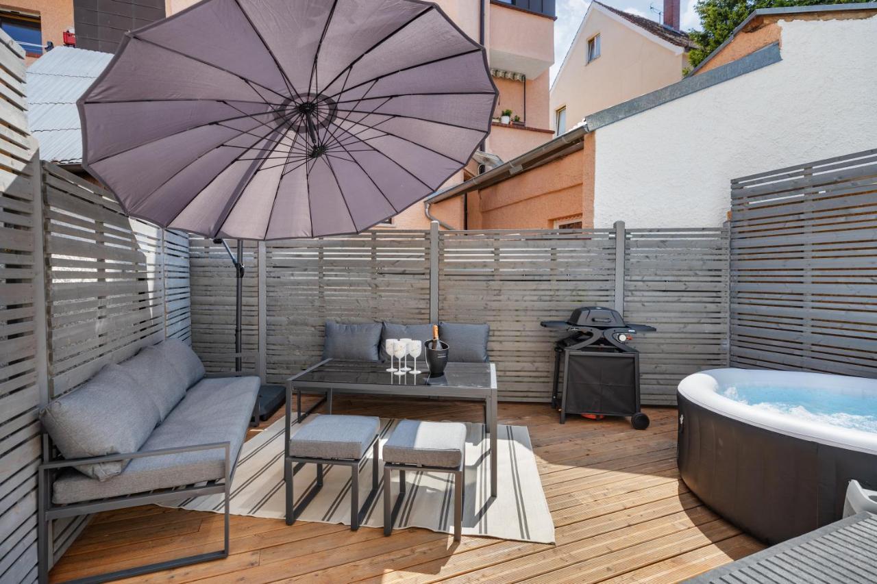 Terrace Apartment With 5 Rooms, Whirlpool And Bbq Augsburg Bagian luar foto