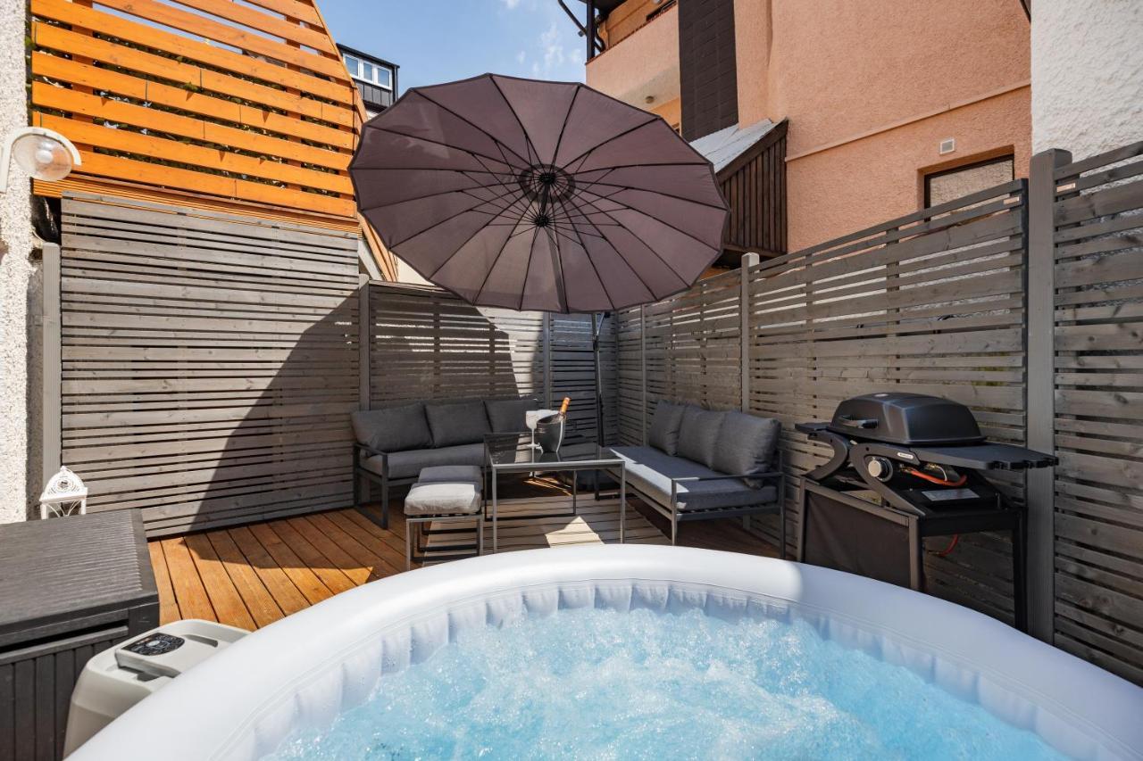 Terrace Apartment With 5 Rooms, Whirlpool And Bbq Augsburg Bagian luar foto